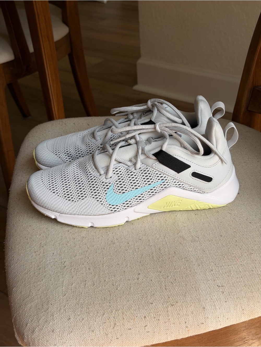 Women Nike Legend Essential Shoes - Size 8
